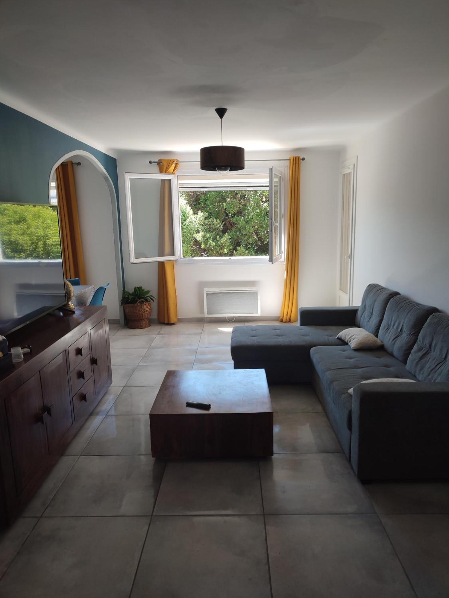 Apartment Avec Parking Privee *
